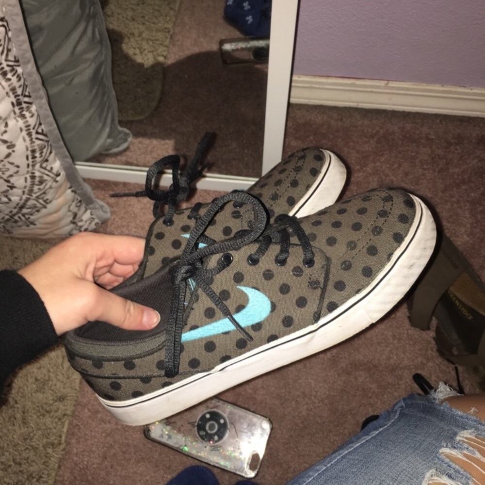 Janoskis size 6Y so 8 in women’s!  Great condition